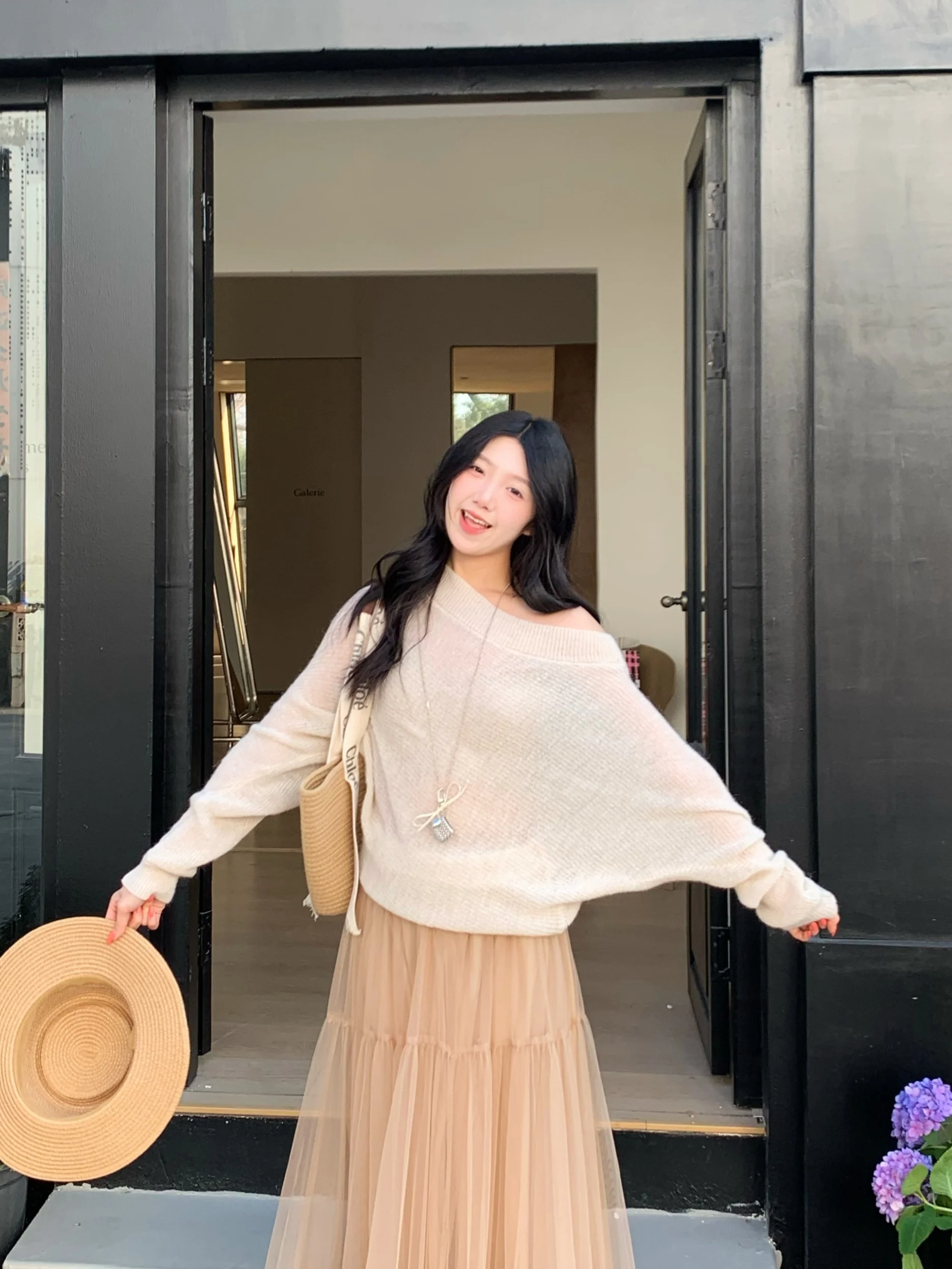 Женский вязаный свитер DOMX Весна 2026: мягкий, уютный, с длинными рукавами, светло-бежевый, с асимметричным дизайном плеча, свободный крой, в корейском стиле
Женский вязаный свитер DOMX Весна 2026: мягкий, уютный, с длинными рукавами, светло-бежевый, с асимметричным дизайном плеча, свободный крой, в корейском стиле