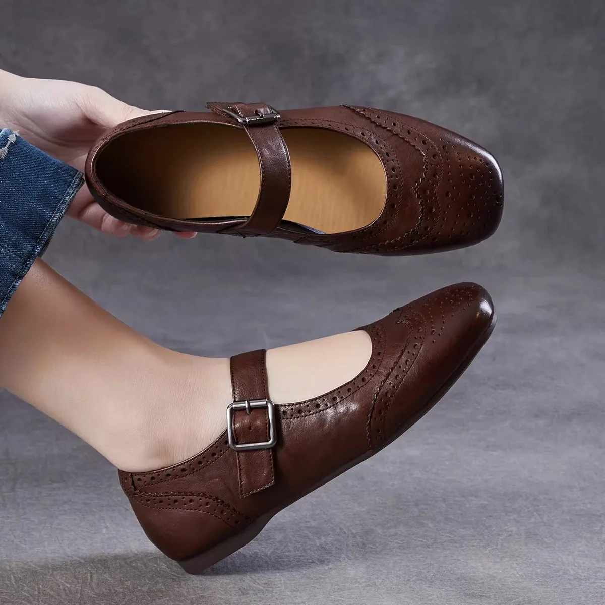 Floral Embossed Mary Jane Women's Fashion Single Shoes with Skirt Calfskin Leather Slip-On Flats round Toe Rubber Outsole
Floral Embossed Mary Jane Women's Fashion Single Shoes with Skirt Calfskin Leather Slip-On Flats round Toe Rubber Outsole