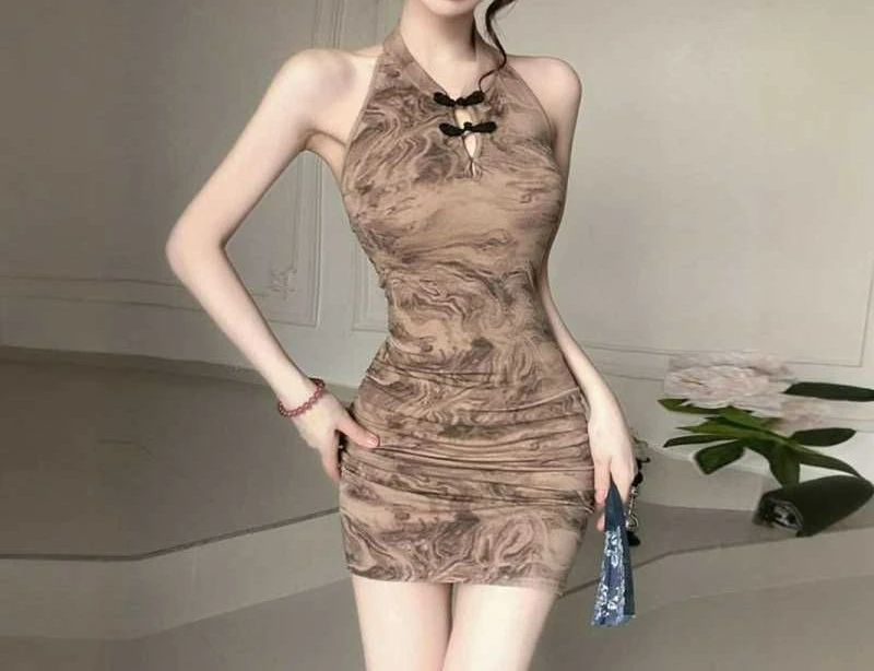 Retro Cheongsam Sleeveless Neck Hanging New Chinese Style Dress Sexy Slim and Thin Hip Skirt Summer
Retro Cheongsam Sleeveless Neck Hanging New Chinese Style Dress Sexy Slim and Thin Hip Skirt Summer