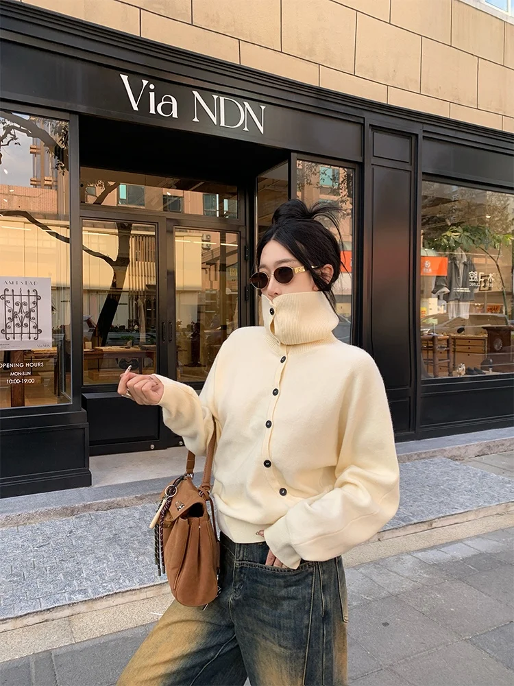 DengDeng High-End Design Large Collar Versatile Top Height-ing Unique Warm Casual Outerwear Comfortable Knitted Sweater
DengDeng High-End Design Large Collar Versatile Top Height-ing Unique Warm Casual Outerwear Comfortable Knitted Sweater