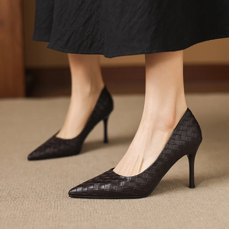 Women's new spring and autumn pointed leather embossed pattern cowhide high heels plus size fashion single shoes work shoes
Women's new spring and autumn pointed leather embossed pattern cowhide high heels plus size fashion single shoes work shoes