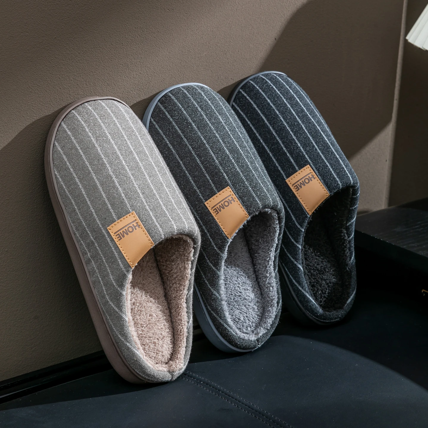 Мужские зимние тапочки, нескользящая домашняя обувь — уютная плюшевая подкладка, мягкая подошва, полосатый узор для домашнего комфорта
Мужские зимние тапочки, нескользящая домашняя обувь — уютная плюшевая подкладка, мягкая подошва, полосатый узор для домашнего комфорта