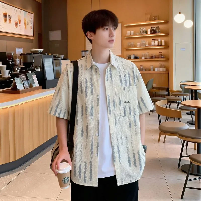 Men's Jacquard Short Sleeve Shirt Loose Breathable Summer Casual Thin Sun Protection Top
Men's Jacquard Short Sleeve Shirt Loose Breathable Summer Casual Thin Sun Protection Top