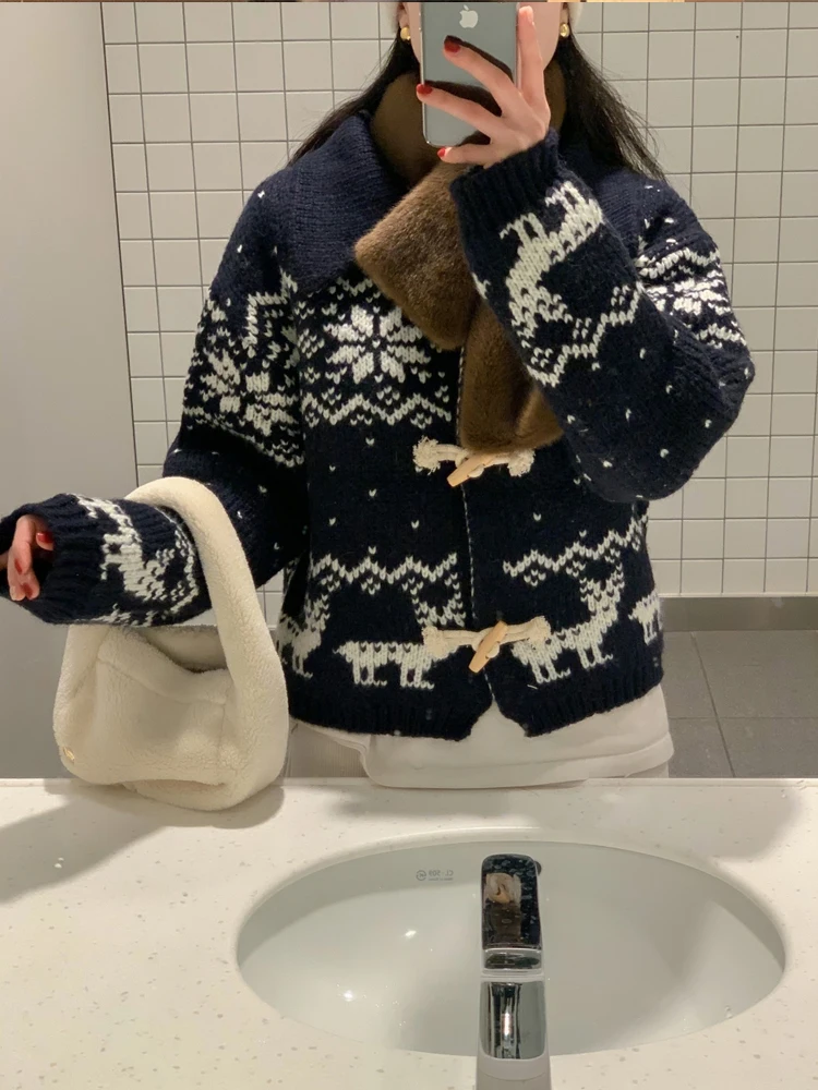 Women's Loose Knitted Sweater Coat with Heavy Embroidery And Horn Buttons Autumn Winter Faionable Casual Knitwear Cardigan
Women's Loose Knitted Sweater Coat with Heavy Embroidery And Horn Buttons Autumn Winter Faionable Casual Knitwear Cardigan