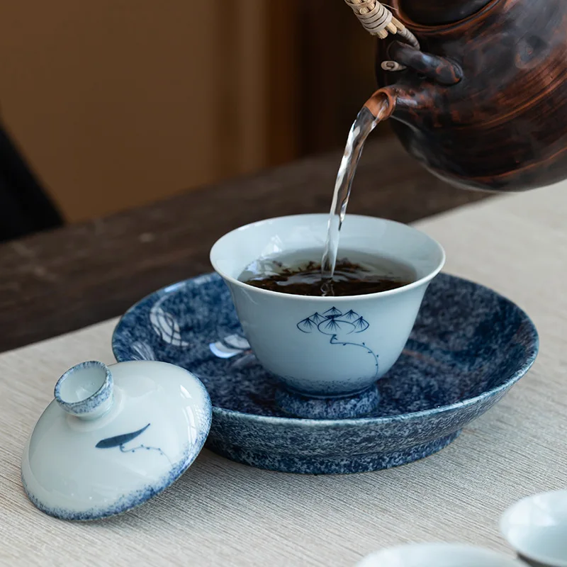LMM hand-painted lotus ceramic fat white cover bowl hand grab brewing tea tea bowl Sancai bowl
LMM hand-painted lotus ceramic fat white cover bowl hand grab brewing tea tea bowl Sancai bowl