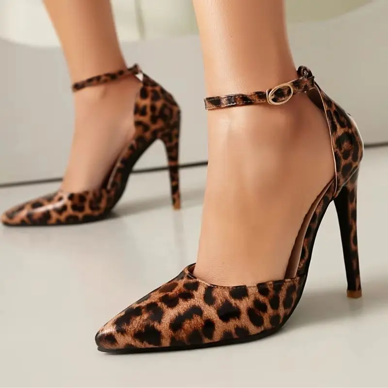Сексуальные босоножки на высоком каблуке, женская летняя обувь, новинка 2025 года, туфли-лодочки с леопардовым принтом и ремешком сзади, вечерние танцевальные туфли для женщин
Сексуальные босоножки на высоком каблуке, женская летняя обувь, новинка 2025 года, туфли-лодочки с леопардовым принтом и ремешком сзади, вечерние танцевальные туфли для женщин
