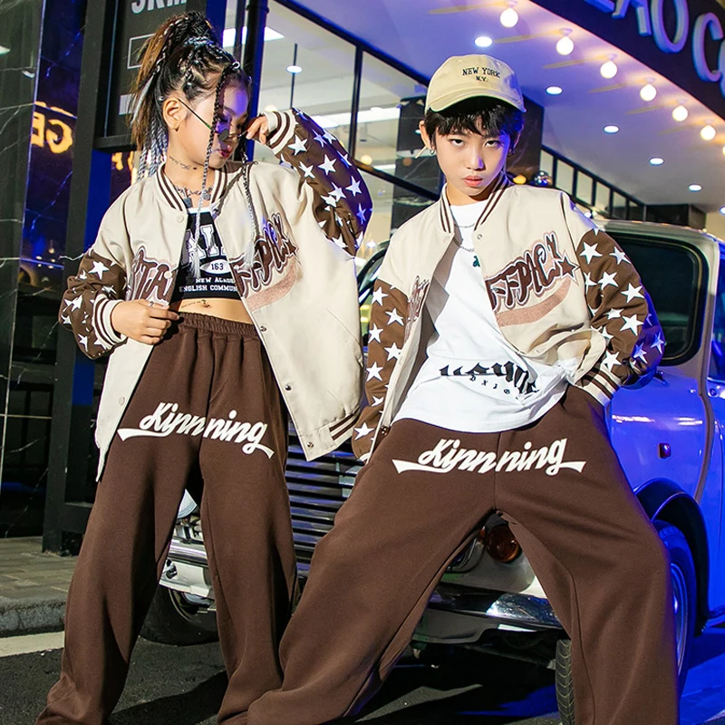 Детская одежда в стиле K-POP, одежда в стиле хип-хоп, бейсбольная куртка, штаны-карго для бега для девочек, одежда в стиле джаз, искусственная кожа, уличная одежда SL7442
Детская одежда в стиле K-POP, одежда в стиле хип-хоп, бейсбольная куртка, штаны-карго для бега для девочек, одежда в стиле джаз, искусственная кожа, уличная одежда SL7442