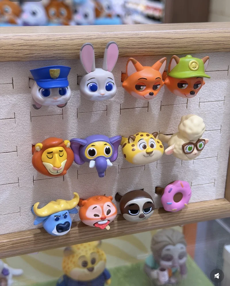 Серия Disney Zootopia 2, милое кольцо Gashapon, глухая коробка, аксессуары для пальцев, Джуди Ник, женский стиль, модная загадочная коробка, подарок для детей
Серия Disney Zootopia 2, милое кольцо Gashapon, глухая коробка, аксессуары для пальцев, Джуди Ник, женский стиль, модная загадочная коробка, подарок для детей
