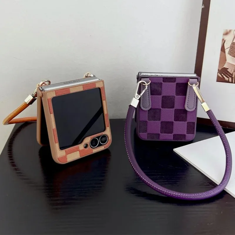 for Samsung Galaxy Z Flip 7 Flip6 5 ZFlip4 3 Soft PU Leather Vintage Square Checkered Carry Cord Phone Case Lanyard Cover Shell
for Samsung Galaxy Z Flip 7 Flip6 5 ZFlip4 3 Soft PU Leather Vintage Square Checkered Carry Cord Phone Case Lanyard Cover Shell