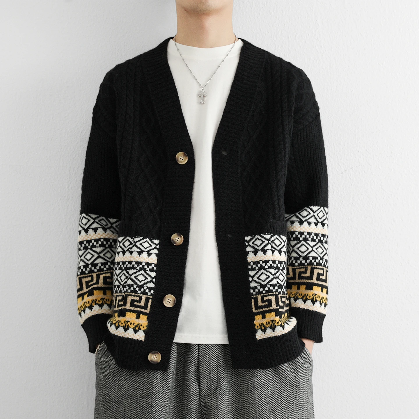 Men's Knitted V-Neck Cardigan Casual Luxury Briti Spring Autumn Soft Comfortable Breathable Faionable Knit Sweater Coat
Men's Knitted V-Neck Cardigan Casual Luxury Briti Spring Autumn Soft Comfortable Breathable Faionable Knit Sweater Coat