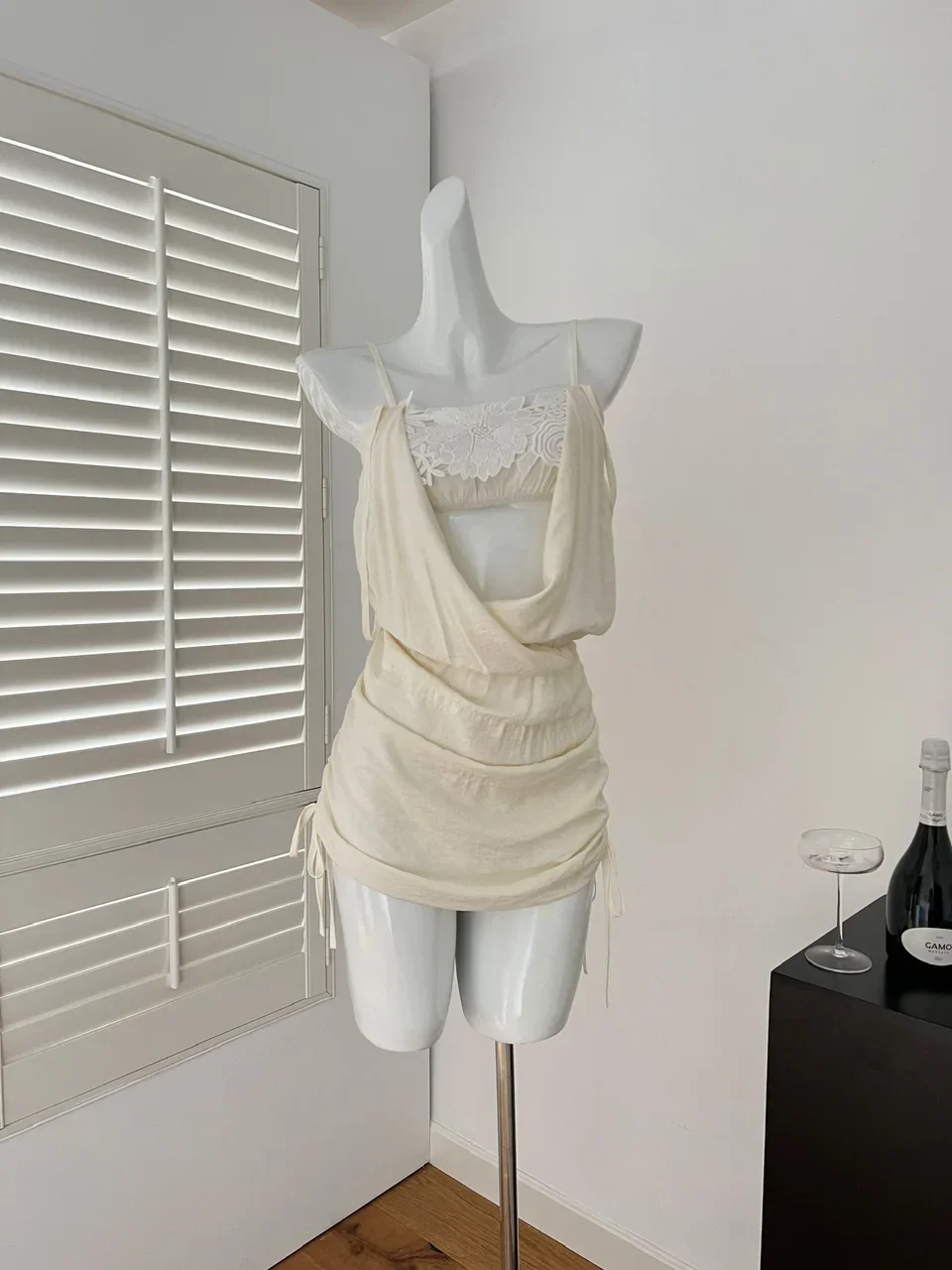 Sexy Spaghetti Straps V Neck Solid Color Sheath Lace Above Knee Length Short and Elegant Party Gowns Bodycon Dress
Sexy Spaghetti Straps V Neck Solid Color Sheath Lace Above Knee Length Short and Elegant Party Gowns Bodycon Dress