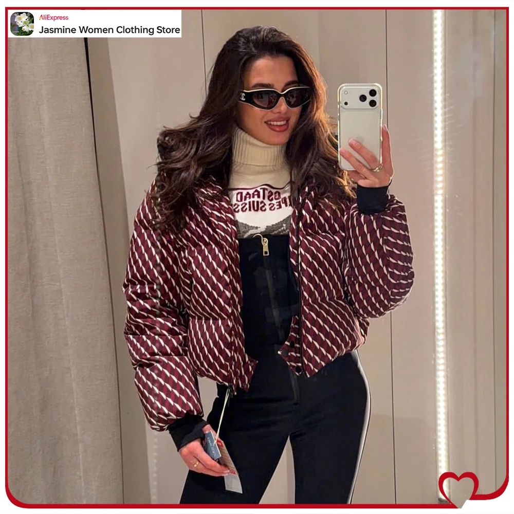 Fashion Winter New Matching Set for Women Holiday Printed Pant Sets High Collar Windproof Down Hooded Jacket & Tonal Flare Pants
Fashion Winter New Matching Set for Women Holiday Printed Pant Sets High Collar Windproof Down Hooded Jacket & Tonal Flare Pants
