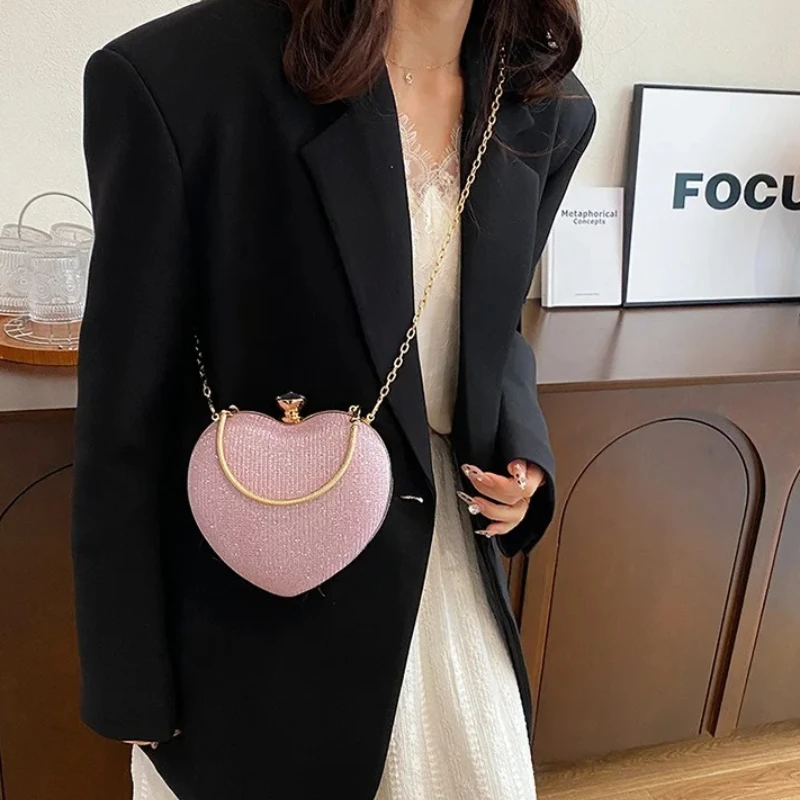 Fashionable Heart-shaped Evening Clutch Bag with Lock Gold Chain Strap Shoulder Purse Versatile Luxury Cocktail Party Handbag
Fashionable Heart-shaped Evening Clutch Bag with Lock Gold Chain Strap Shoulder Purse Versatile Luxury Cocktail Party Handbag