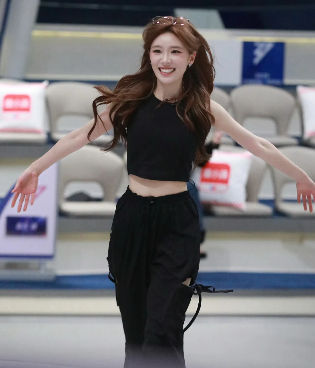 Zhang Yue Wind Breaking Wave T-Shirt Vest Dance Performance Outfit Set Cotton Ripped Workwear Pants Long Pants Stage Costume
Zhang Yue Wind Breaking Wave T-Shirt Vest Dance Performance Outfit Set Cotton Ripped Workwear Pants Long Pants Stage Costume