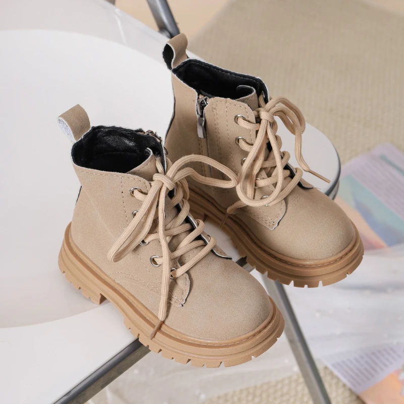 Осень-зима 2023, новые детские короткие сапоги для девочек и мальчиков, модная нескользящая универсальная обувь принцессы на мягкой подошве в корейском стиле
Осень-зима 2023, новые детские короткие сапоги для девочек и мальчиков, модная нескользящая универсальная обувь принцессы на мягкой подошве в корейском стиле