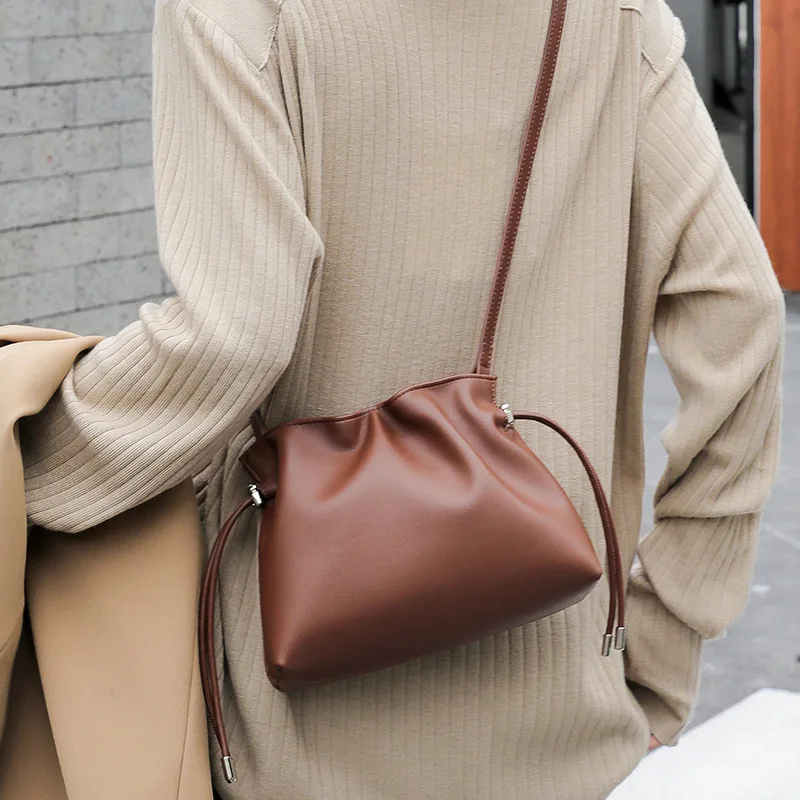 Genuine Leather Women's Handbag 2025 Drawstring Bag Pleated Cloud High-end Single-shoulder Crossbody Designer Luxury Bag
Genuine Leather Women's Handbag 2025 Drawstring Bag Pleated Cloud High-end Single-shoulder Crossbody Designer Luxury Bag