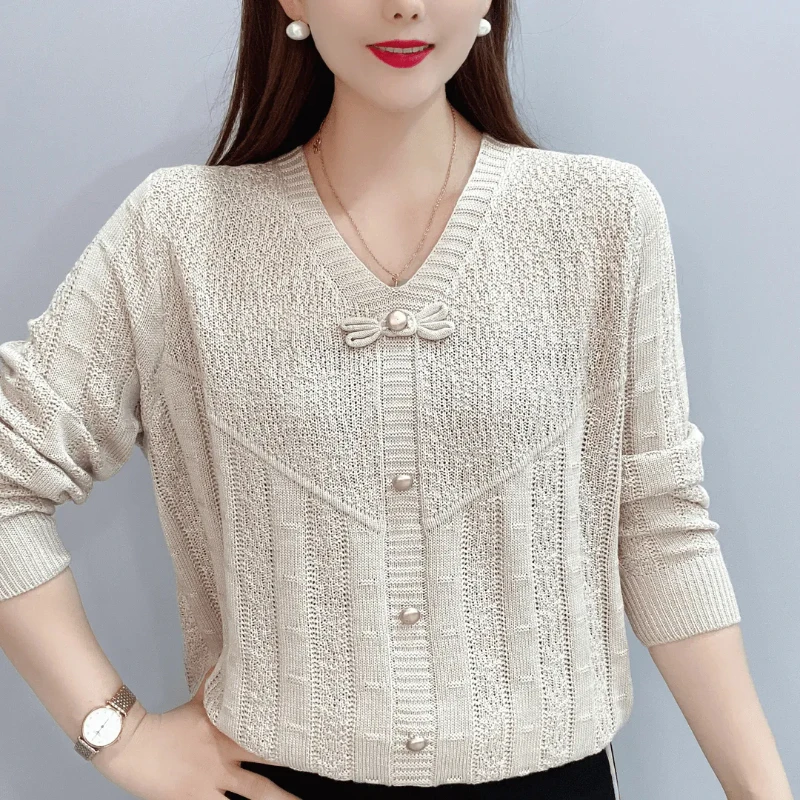Elegant and Versatile Hollow Loose Sweater Autumn Women's 2024 New Patchwork Bow Fashion Solid Color Long Sleeved Knitted Top
Elegant and Versatile Hollow Loose Sweater Autumn Women's 2024 New Patchwork Bow Fashion Solid Color Long Sleeved Knitted Top