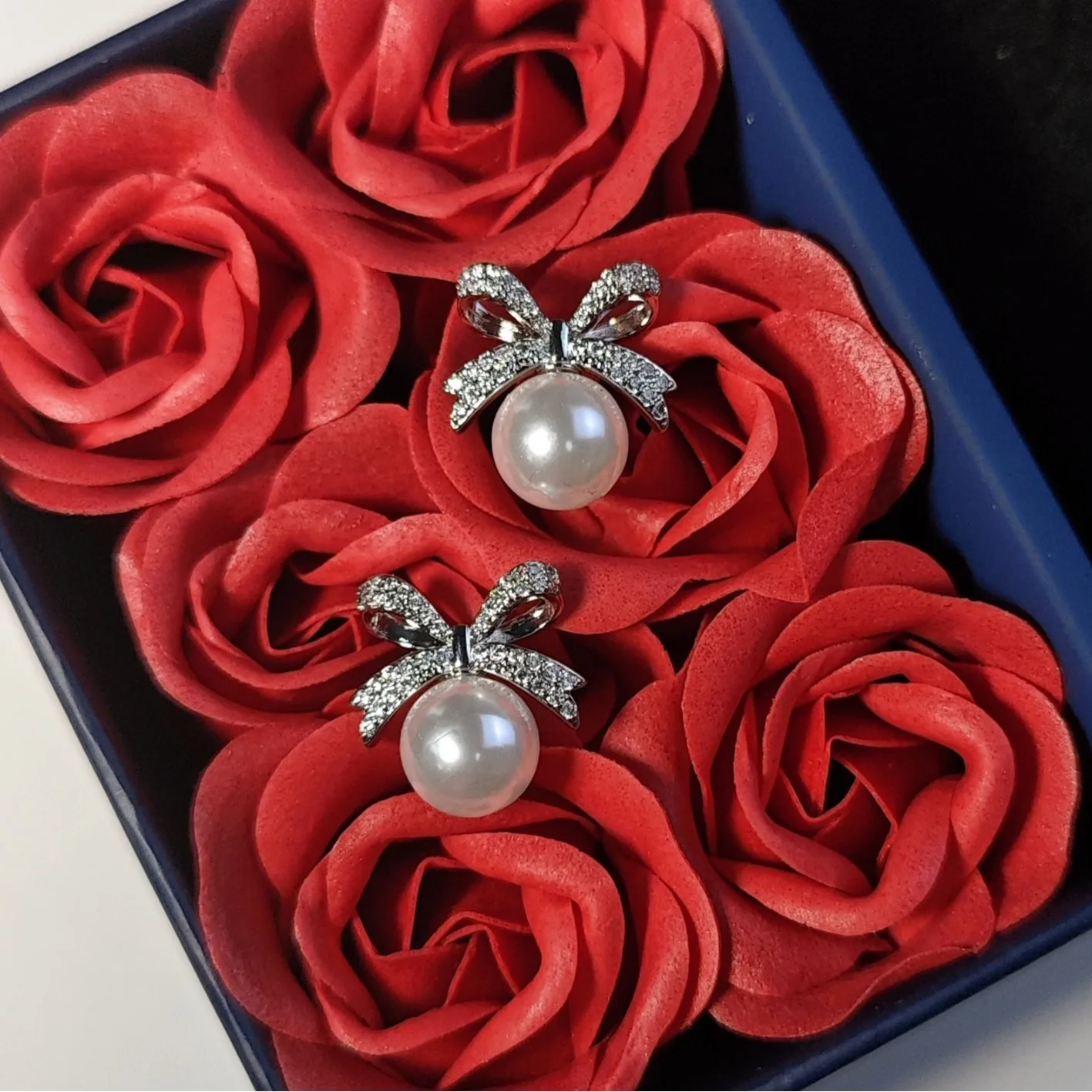 Французские серьги с жемчугом в стиле ретро и женские серьги с микроинкрустацией цирконом, модные и нишевые дизайнерские серьги
Французские серьги с жемчугом в стиле ретро и женские серьги с микроинкрустацией цирконом, модные и нишевые дизайнерские серьги