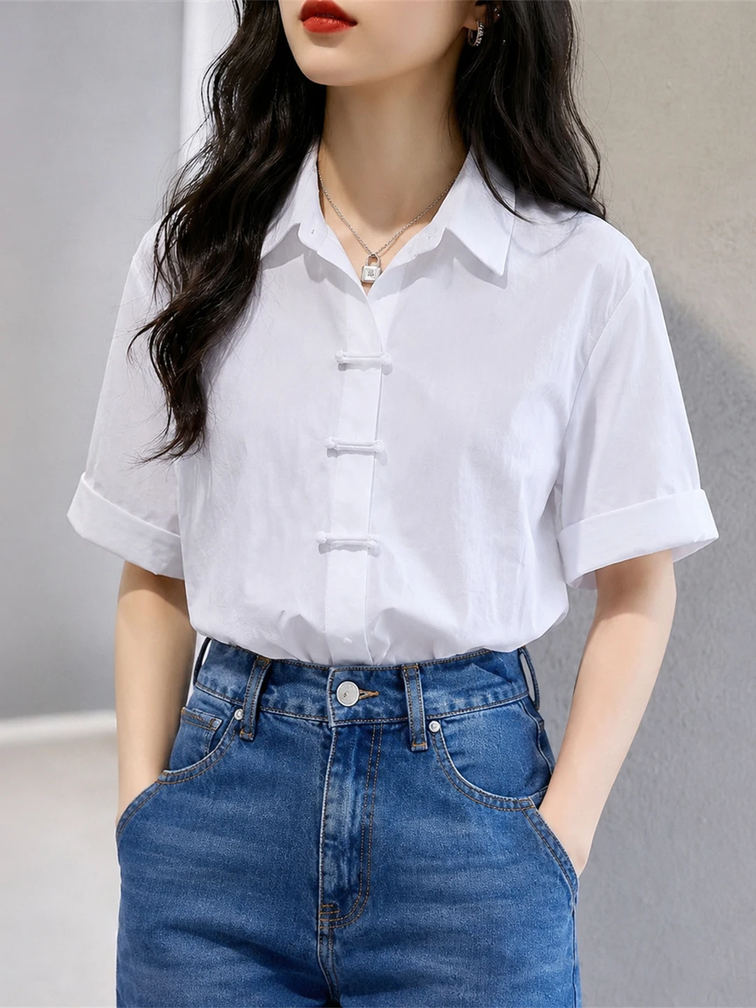 Simple Pure Color Short Sleeve Neck Loose Design Commute Shirt Korean Style Straight Cut Summer Top Women's Fashion
Simple Pure Color Short Sleeve Neck Loose Design Commute Shirt Korean Style Straight Cut Summer Top Women's Fashion