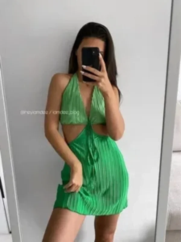 Summer Sexy V-neck Backless Pleated Dress Women's New Neck Strap Hollowed Out Dress Women Clothing
Summer Sexy V-neck Backless Pleated Dress Women's New Neck Strap Hollowed Out Dress Women Clothing