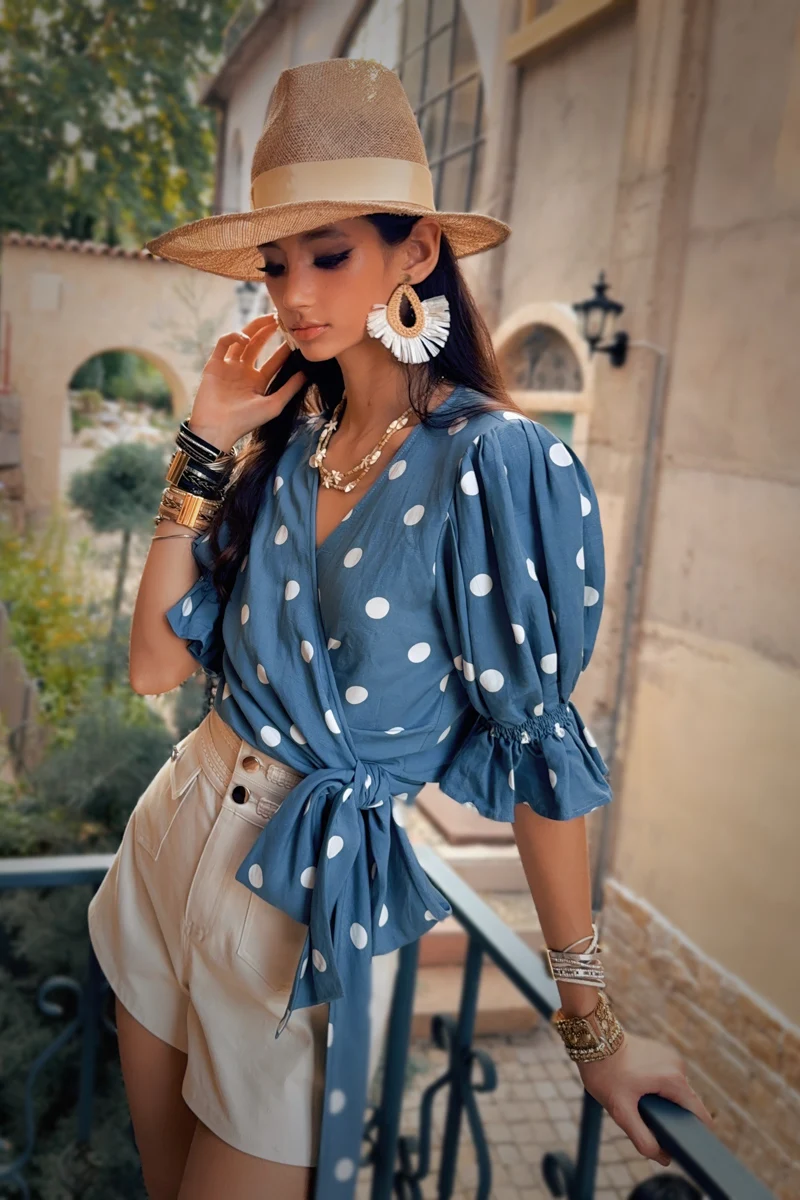 Summer Dot Print Shirt Women's Tops Jacquard Puff Sleeve Asymmertrical V Neck Blouses Basics Y2K 2025 NEW DABUWAWA DM2BST005
Summer Dot Print Shirt Women's Tops Jacquard Puff Sleeve Asymmertrical V Neck Blouses Basics Y2K 2025 NEW DABUWAWA DM2BST005