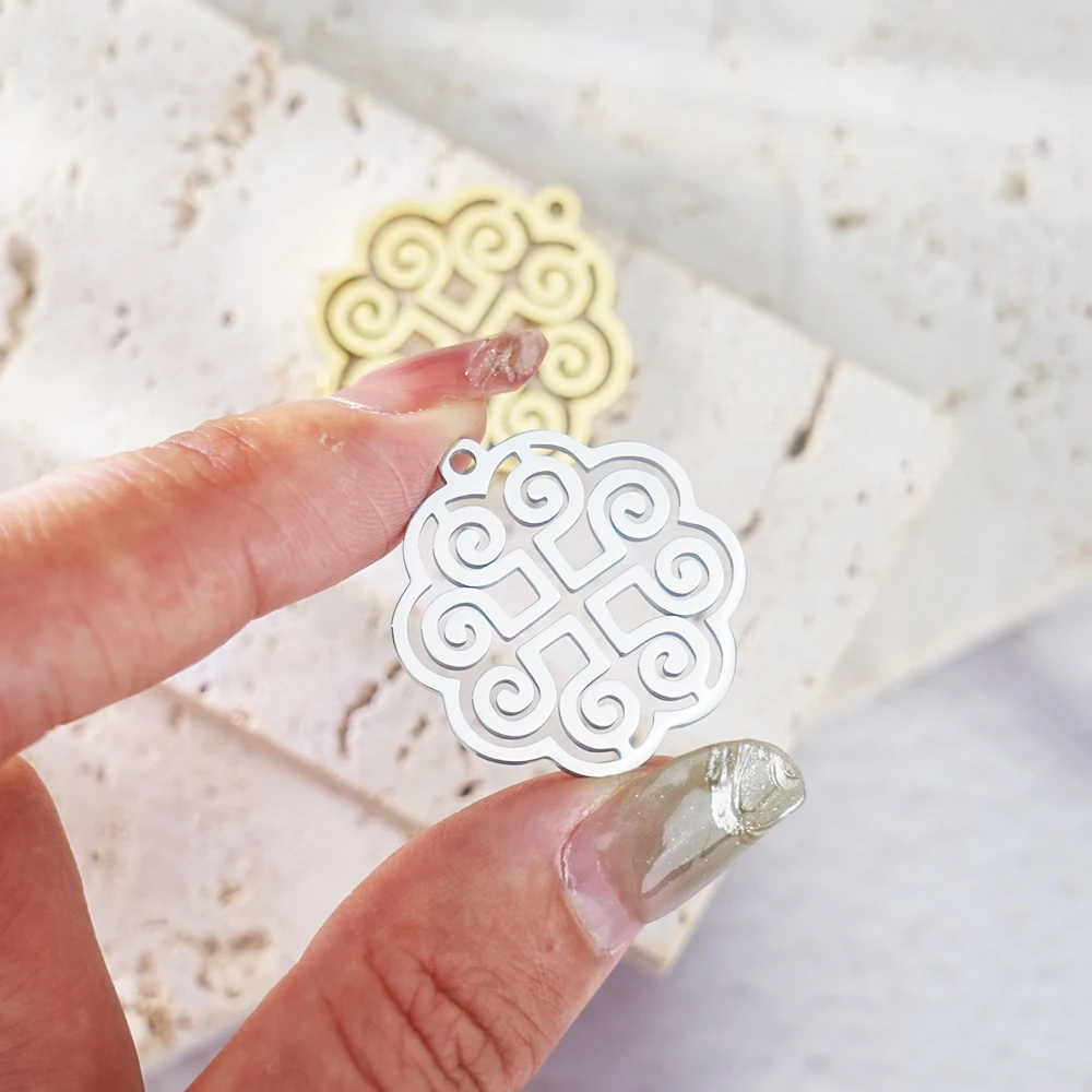 50 шт./лот, персонализированные подвески из нержавеющей стали с вырезами хмонг, индивидуальный дизайн, полые подвески хмонг, бирки, ювелирные изделия своими руками, бирка для сережек хмонг
50 шт./лот, персонализированные подвески из нержавеющей стали с вырезами хмонг, индивидуальный дизайн, полые подвески хмонг, бирки, ювелирные изделия своими руками, бирка для сережек хмонг