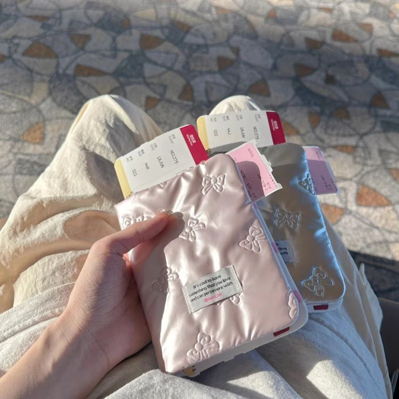 Creative Pink Silver Passport Cover Bowknot Multi-function Certificates Passport Bag Travel Supplies Accessories Ticket Clamp
Creative Pink Silver Passport Cover Bowknot Multi-function Certificates Passport Bag Travel Supplies Accessories Ticket Clamp