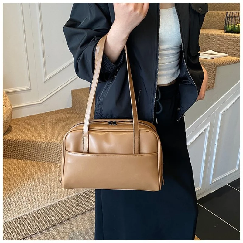 Modish Women's Handbag Made Of Nubuck Leather Boasting Casual Trendy Spacious Soft Daily Modern Look
Modish Women's Handbag Made Of Nubuck Leather Boasting Casual Trendy Spacious Soft Daily Modern Look