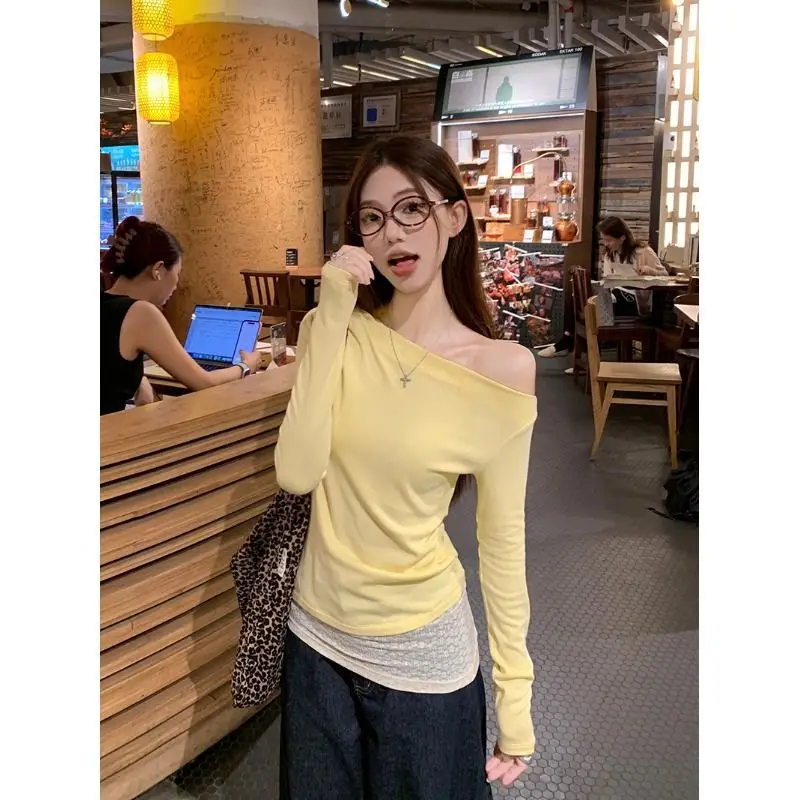 Sexy Fake Two-piece Lace Spliced Off-shoulder Long-sleeved T-shirt for Women in Spring Pure Desire Off-shoulder Base Shirt Top
Sexy Fake Two-piece Lace Spliced Off-shoulder Long-sleeved T-shirt for Women in Spring Pure Desire Off-shoulder Base Shirt Top