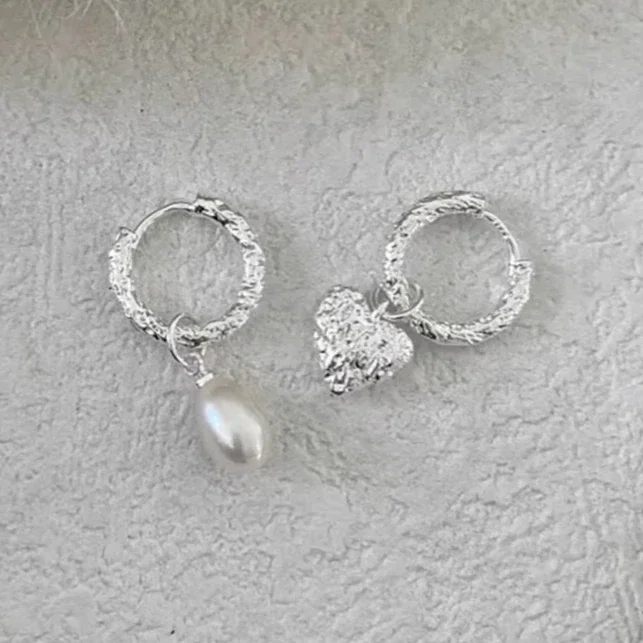 Real 925 Sterling Silver Heart Pearl Pendant Hoop Earrings for Women Cute Asymmetric Fine Jewelry Minimalist Accessories
Real 925 Sterling Silver Heart Pearl Pendant Hoop Earrings for Women Cute Asymmetric Fine Jewelry Minimalist Accessories