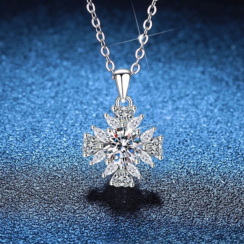 New S925 silver inlaid moissanite sunflower pendant design temperament women's collarbone chain wedding jewelry
New S925 silver inlaid moissanite sunflower pendant design temperament women's collarbone chain wedding jewelry