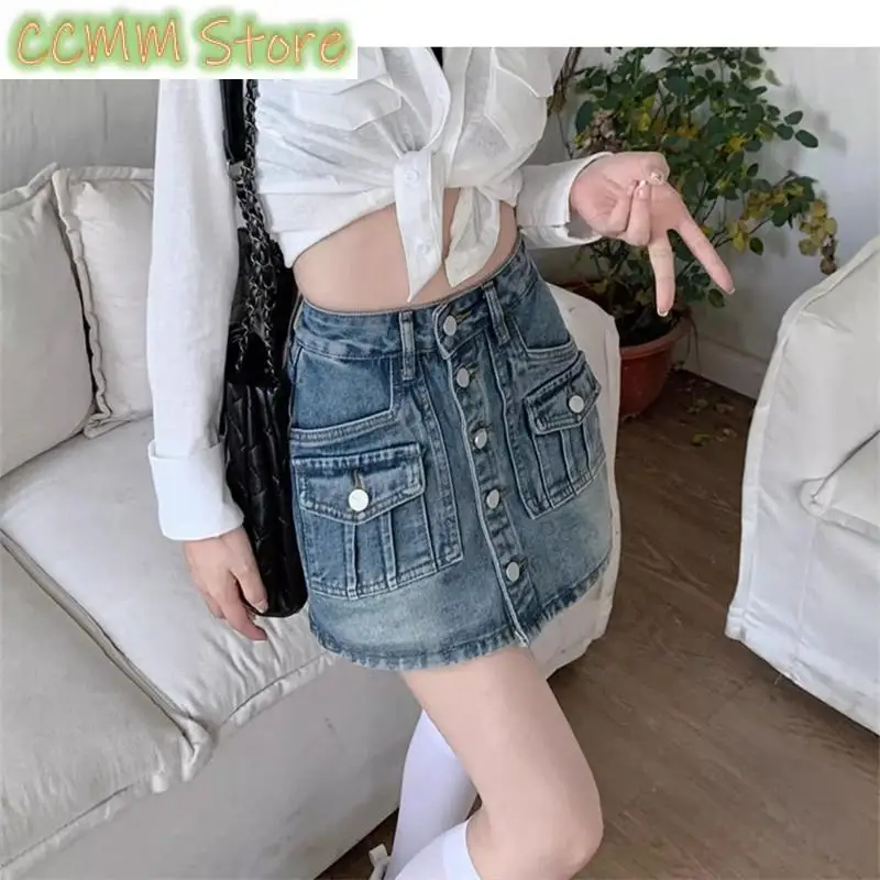 Women's Single Breasted Design A-line Denim Shorts Skirt Cool Girl Vintage Fashion Summer Female Street Style Mini Skirts
Women's Single Breasted Design A-line Denim Shorts Skirt Cool Girl Vintage Fashion Summer Female Street Style Mini Skirts