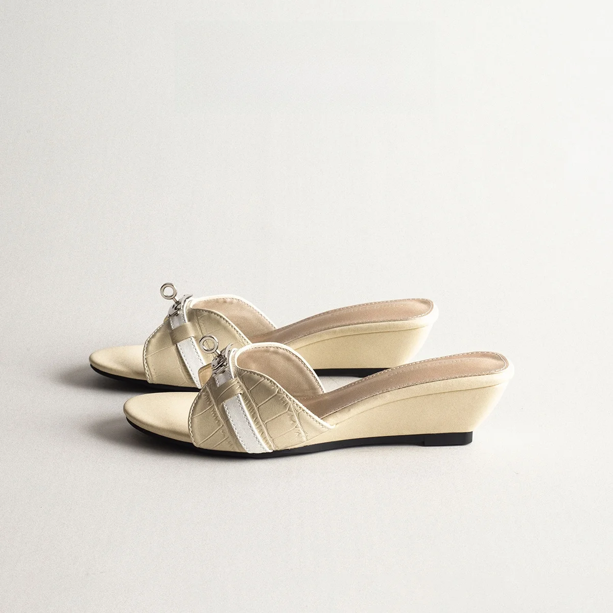 Retro Toe-Open Sandals Women's Summer Outdoor Wear Elegance Sexy Style for Skirts Flat Heel Slip-On Rubber Outsole Sandals
Retro Toe-Open Sandals Women's Summer Outdoor Wear Elegance Sexy Style for Skirts Flat Heel Slip-On Rubber Outsole Sandals