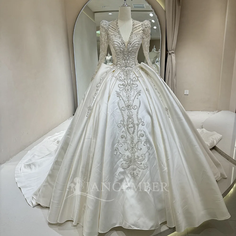 Romantic Strapless Wedding Dresses Customized Luxury Satin With Court Train Deep V-neck Fashion Bridal Gown Vestido De Novia
Romantic Strapless Wedding Dresses Customized Luxury Satin With Court Train Deep V-neck Fashion Bridal Gown Vestido De Novia