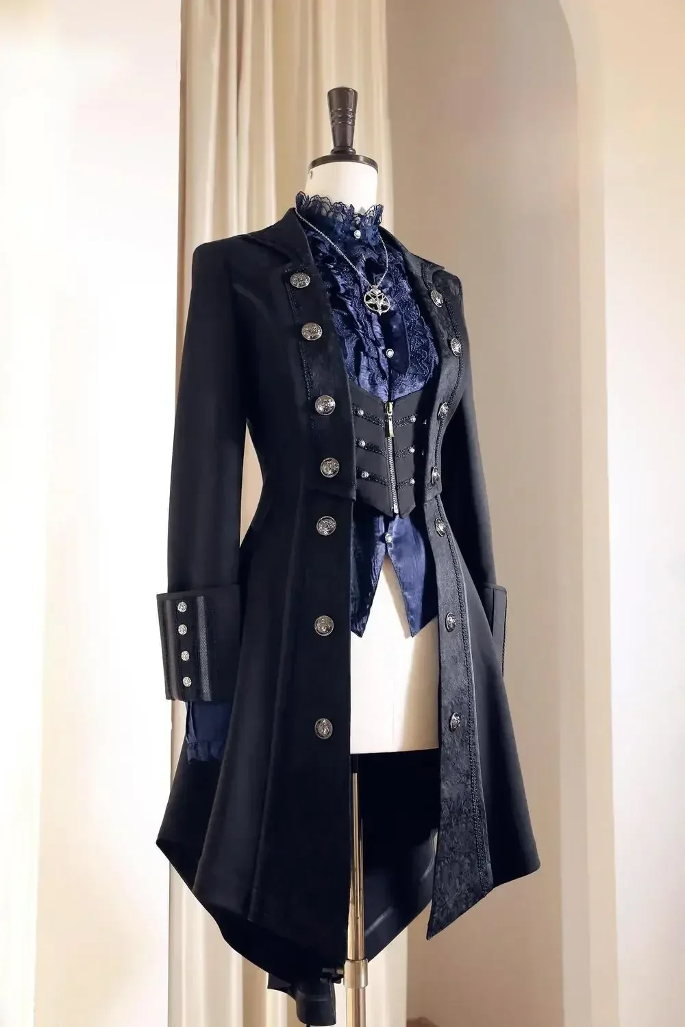 Japanese Retro Dark Long Trench Coat British Style Gothic Handsome Knight Outfit Lolita Sweet Long-sleeved Slimming Jacket
Japanese Retro Dark Long Trench Coat British Style Gothic Handsome Knight Outfit Lolita Sweet Long-sleeved Slimming Jacket