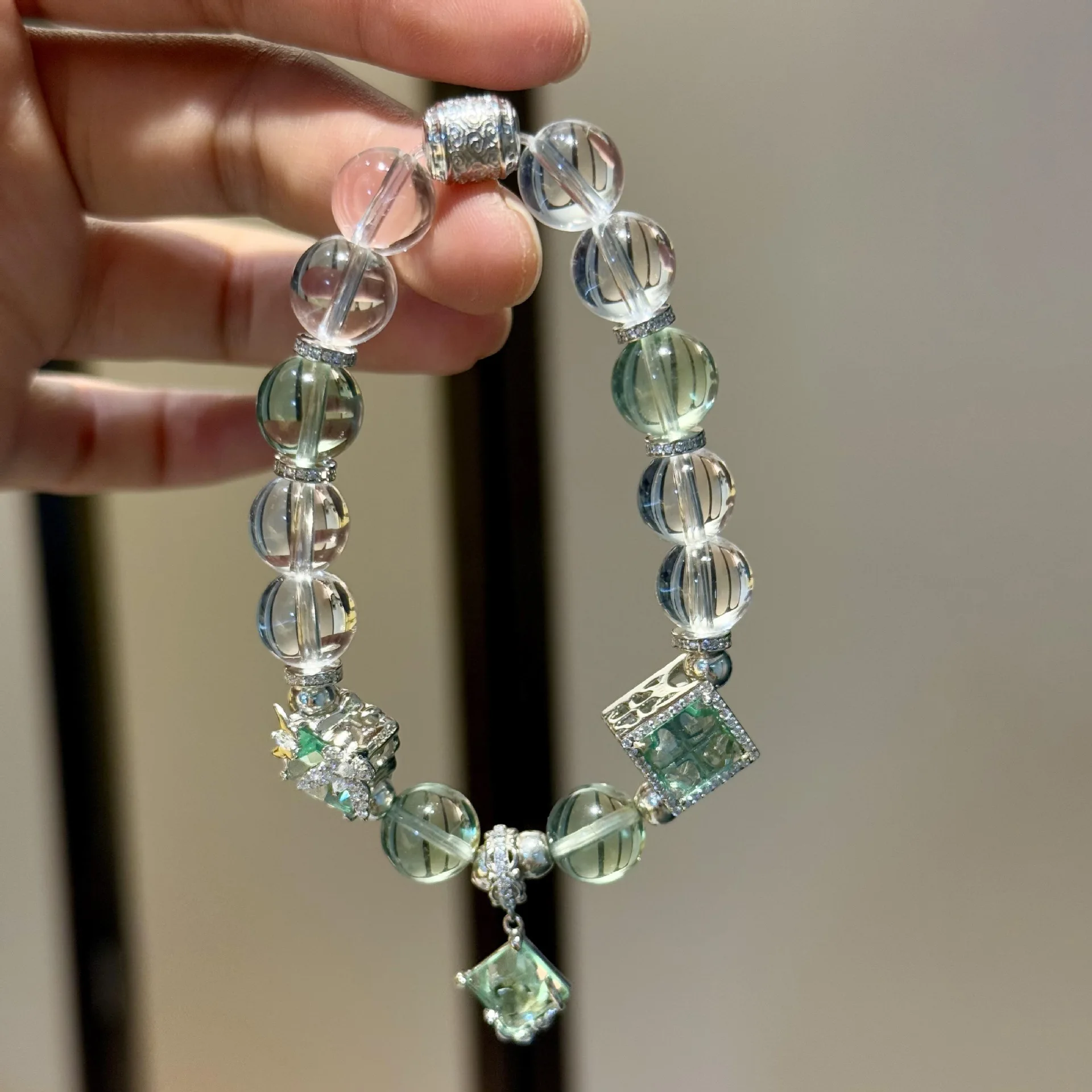 Браслет из стерлингового серебра 925 пробы с кристаллами в стиле рок - бусины в виде зеленого флюорита, нишевые дизайнерские украшения свежего карамельного цвета
Браслет из стерлингового серебра 925 пробы с кристаллами в стиле рок - бусины в виде зеленого флюорита, нишевые дизайнерские украшения свежего карамельного цвета