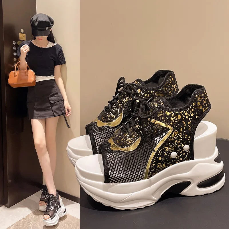 Женские сандалии на платформе в римском стиле, спортивные кроссовки, модные удобные туфли на танкетке, люксовые дизайнерские элегантные летние модели 2026 года
Женские сандалии на платформе в римском стиле, спортивные кроссовки, модные удобные туфли на танкетке, люксовые дизайнерские элегантные летние модели 2026 года