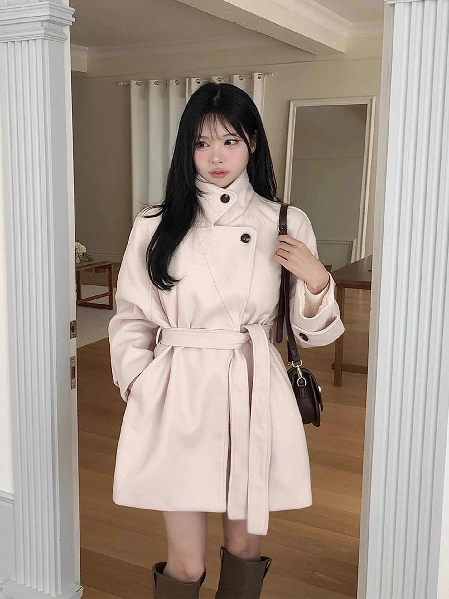 Retro Single-Button Pure Color Woolen Coat Women's Winter New Sle Belted Mid-Length Korean Sle Loose Fit Long Sve
Retro Single-Button Pure Color Woolen Coat Women's Winter New Sle Belted Mid-Length Korean Sle Loose Fit Long Sve