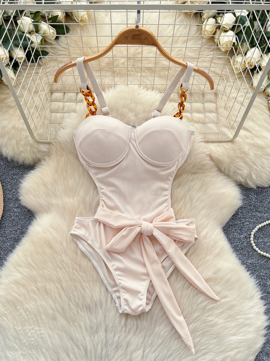 Летний сексуальный дизайн с бретелями, красивый цельный костюм для горячих девушек, женский облегающий утягивающий модный топ с высокой талией, брюки
Летний сексуальный дизайн с бретелями, красивый цельный костюм для горячих девушек, женский облегающий утягивающий модный топ с высокой талией, брюки