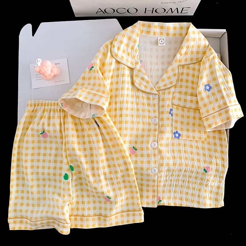 Pajama set printed with yellow checker and adorable images, a short-sleeved top and matching shorts, comfortable summer homewear
Pajama set printed with yellow checker and adorable images, a short-sleeved top and matching shorts, comfortable summer homewear