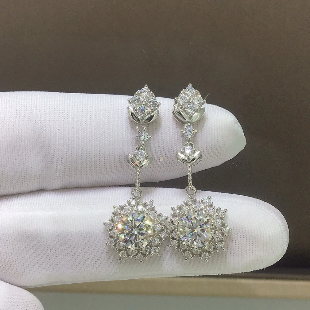 S925 Natural Moissanite Diamond Lucky Earrings Fashion Elegance Jewelry Birthday Crystal Women Mature Charm Gift 1Pair
S925 Natural Moissanite Diamond Lucky Earrings Fashion Elegance Jewelry Birthday Crystal Women Mature Charm Gift 1Pair