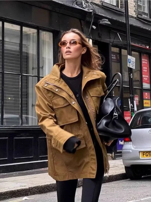 Women's Casual Long Sleeve Stand Collar Workwear Jacket with Pockets Autumn Winter New Style Polyester Fabric Mid-Length Coat
Women's Casual Long Sleeve Stand Collar Workwear Jacket with Pockets Autumn Winter New Style Polyester Fabric Mid-Length Coat