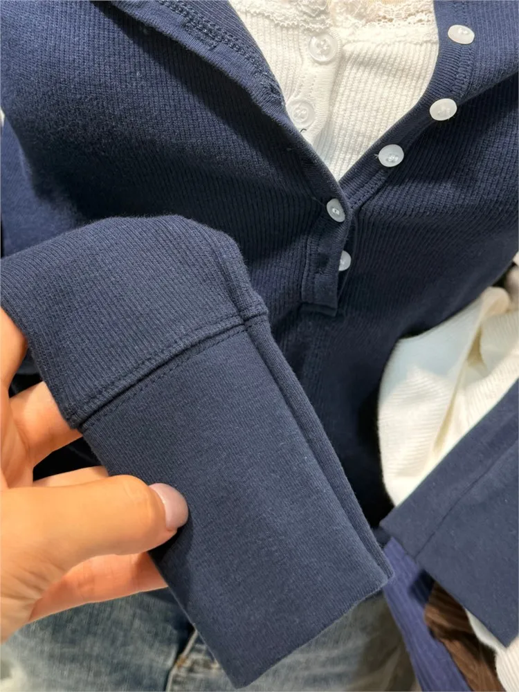 Navy Six ButtonsT-shirts Women Autumn New Round Neck Cotton Ribbed Slim Long Sleeve Tee Top Casual Vintage Chic Tshirt Y2k Tops
Navy Six ButtonsT-shirts Women Autumn New Round Neck Cotton Ribbed Slim Long Sleeve Tee Top Casual Vintage Chic Tshirt Y2k Tops