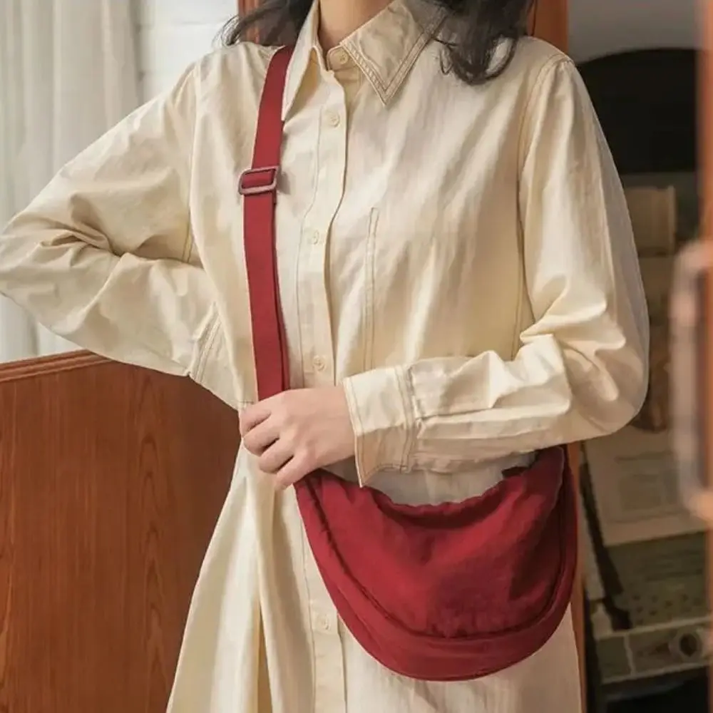 Large Capacity Nylon Hobos Bag Solid Color Simple Design Messenger Bag Cotton Filled Vintage Style Crossbody Bag Ladies Purse
Large Capacity Nylon Hobos Bag Solid Color Simple Design Messenger Bag Cotton Filled Vintage Style Crossbody Bag Ladies Purse