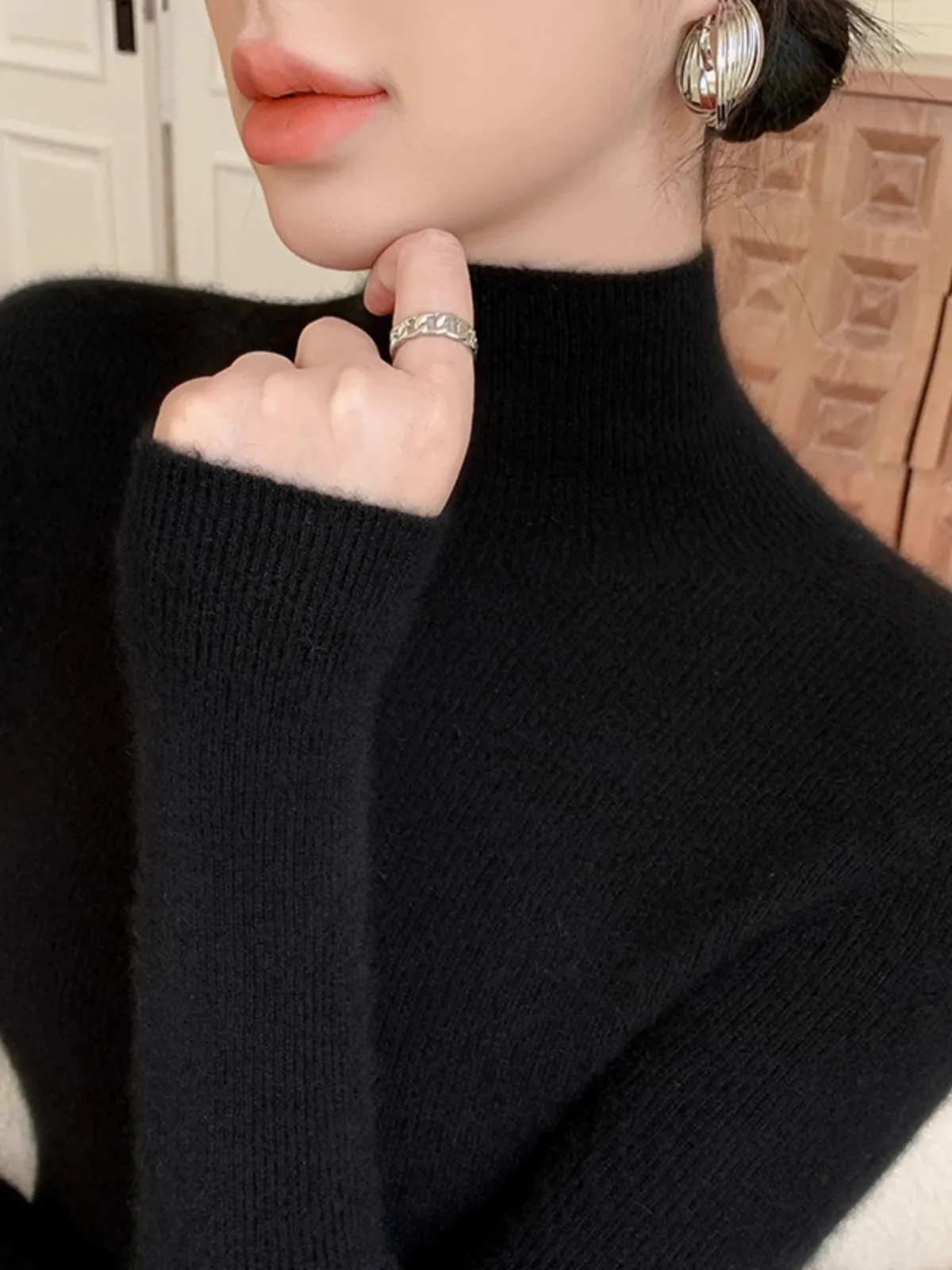 Fall Winter Women's Seamless Knitted Base Shirt Half High Collar Long Sleeve Warm Thermal Inner Wear to Match Coats And Sweaters
Fall Winter Women's Seamless Knitted Base Shirt Half High Collar Long Sleeve Warm Thermal Inner Wear to Match Coats And Sweaters