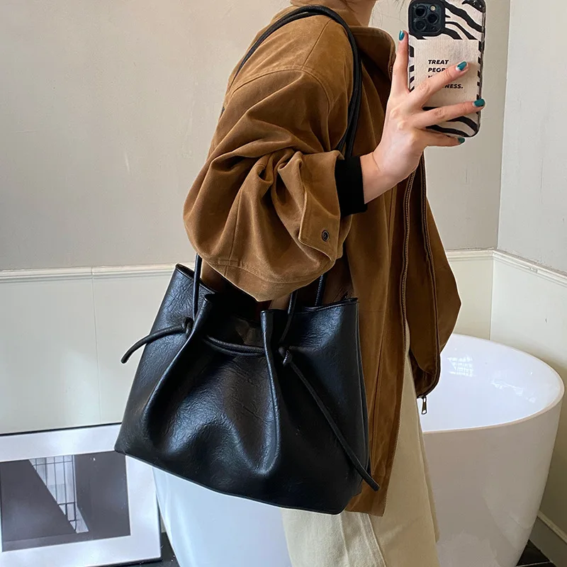 2025 Vintage Large Capacity Tote Bag for Women, Genuine Leather Multi-way Underarm Crossbody Purse, Retro Chic Work Bag
2025 Vintage Large Capacity Tote Bag for Women, Genuine Leather Multi-way Underarm Crossbody Purse, Retro Chic Work Bag