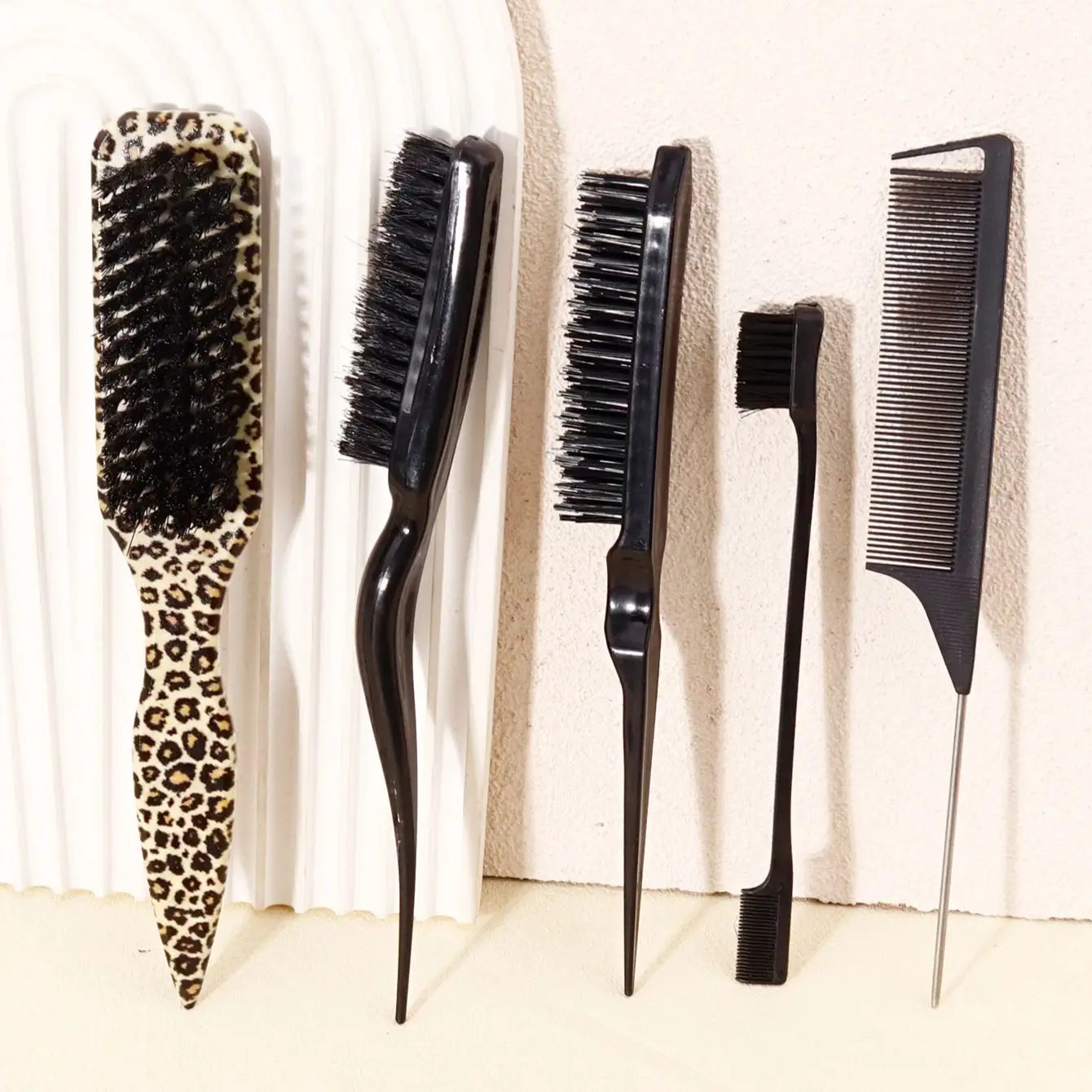 Набор профессиональных расчесок для волос, 5 шт., специально предназначенных для гладкой бороды и ухода за волосами. Специально для париков из натуральных волос.
Набор профессиональных расчесок для волос, 5 шт., специально предназначенных для гладкой бороды и ухода за волосами. Специально для париков из натуральных волос.