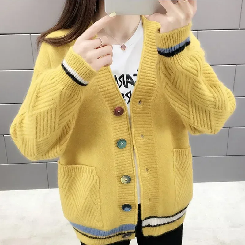 Fashion V-Neck Knitted Spliced Pockets All-match Cardigan Sweaters Female Clothing Autumn New Casual Tops Loose Korean Coat N292
Fashion V-Neck Knitted Spliced Pockets All-match Cardigan Sweaters Female Clothing Autumn New Casual Tops Loose Korean Coat N292