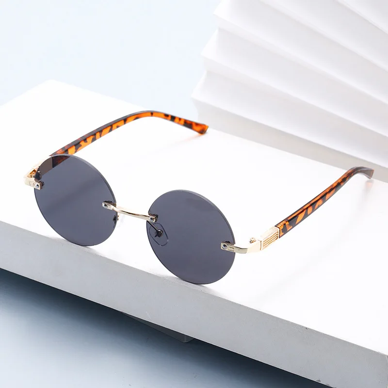 Retro Round Frame Fashionable Sunglasses Women Men Trendy Street Photography, Anti Glare Sunglasses Outdoor UV Resistant Eyewear
Retro Round Frame Fashionable Sunglasses Women Men Trendy Street Photography, Anti Glare Sunglasses Outdoor UV Resistant Eyewear