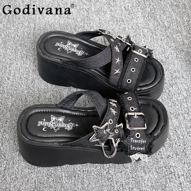 Hot Girl Style Platform Slippers All-Match Summer Leak Finger Sandals for Women Spring Luxury Design Slippers
Hot Girl Style Platform Slippers All-Match Summer Leak Finger Sandals for Women Spring Luxury Design Slippers